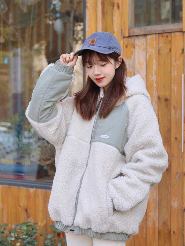 颜色 比大衣暖和，比羽绒服时尚，冬天的羊羔毛外套比想象更漂亮