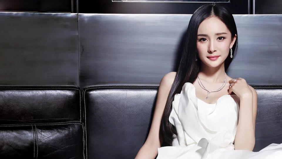 因为|景甜逆袭带火张彬彬，《司藤》超越《暴风眼》，杨幂处境很尴尬