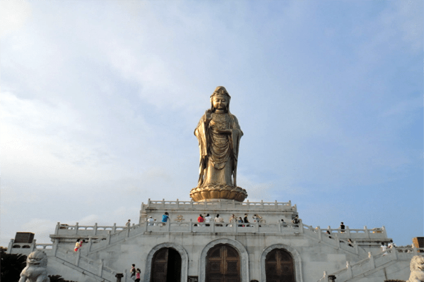 浙江有处海南圣境，1390多个大小群岛，还是处佛教圣地，超多人来