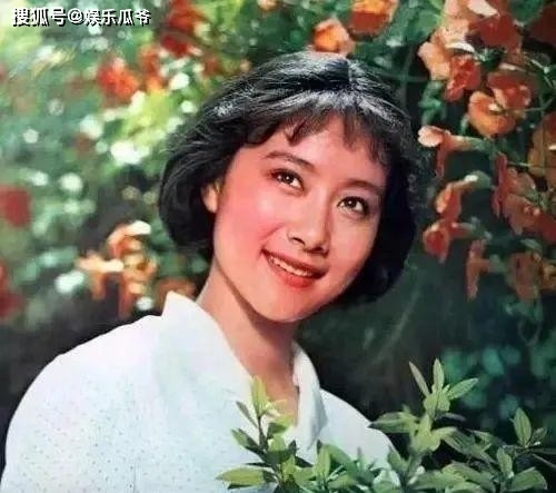 后遗症这些同龄女星都曾是绝世美人，有人整容后遗症像妖怪，有人美到老