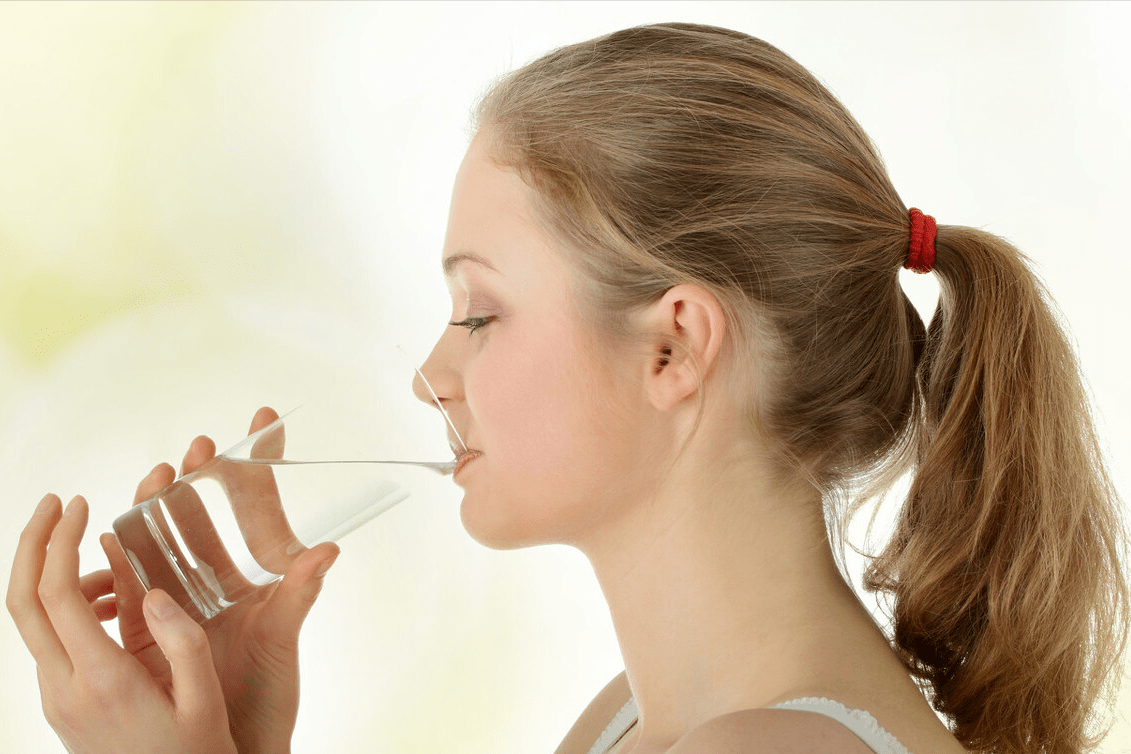 饮水|晨起后喝一杯水，对身体有什么好处？医生提醒：很多人都没有喝对