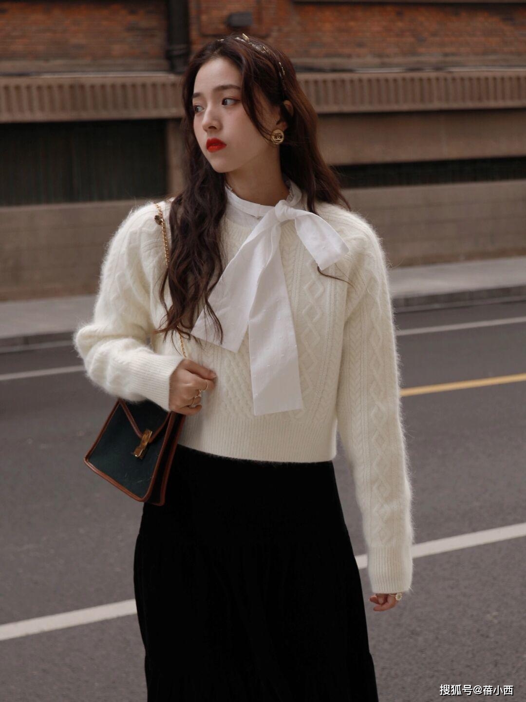 颜色 “毛衣+半身裙”，“毛衣+直筒裤”，才是冬季时髦精的最佳搭配