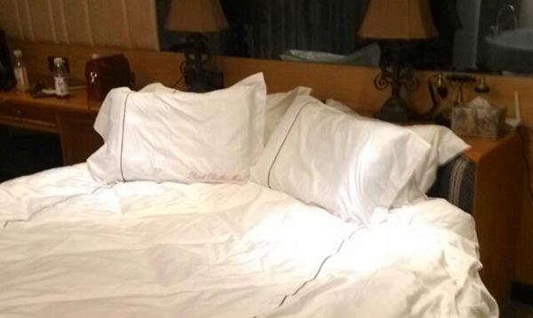 床头|床头不宜放哪些东西？文章列出来了，如果有，尽量拿走