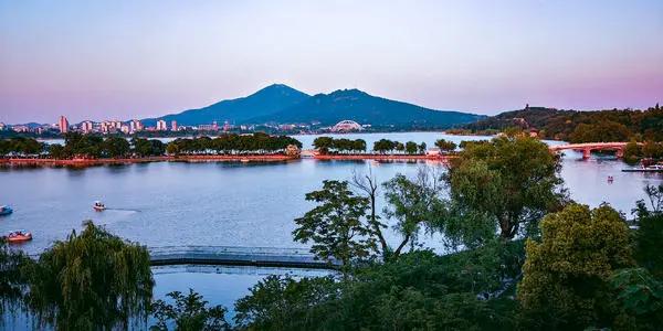 南京这个湖泊不输西湖，江南地区人气最高的市内公园，十分夺目！