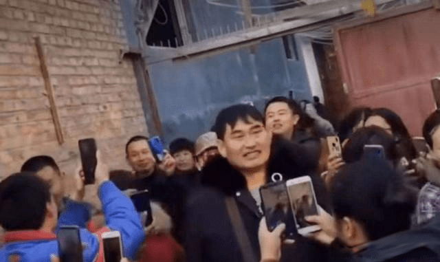 大衣哥家的最新视频 0844694db5cb4d859e8db79dc8840a3d.png