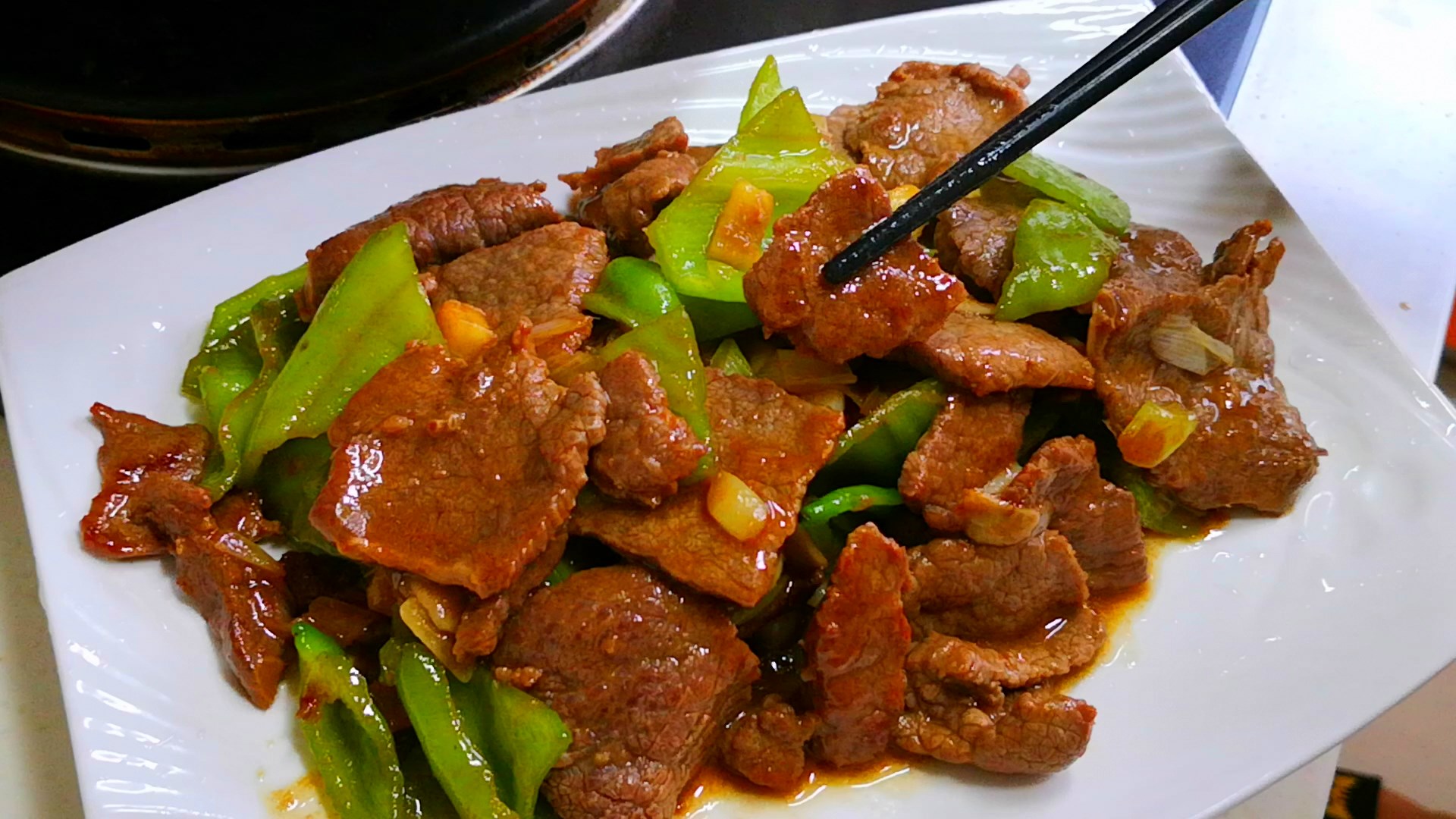 炒牛肉时直接下锅炒就错了大厨教你妙招牛肉嫩滑还不塞牙