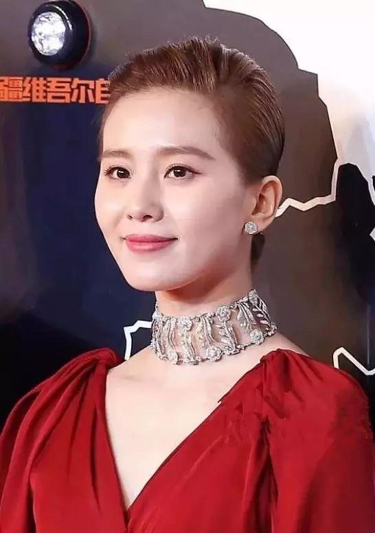 长发短发丑，长发才是王道？别逗了，这10个女星教你什么是可盐可甜
