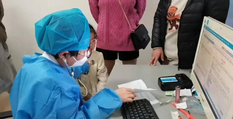 患儿|?一天三四百人!“小病号们”扎堆!莱西市人民医院儿科被挤爆!都是..……