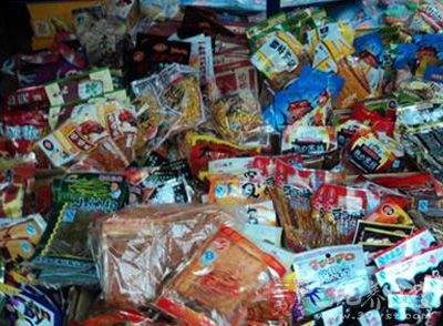 严重|学校门口“小卖店”的这些东西别让孩子再碰了,严重的危及生命