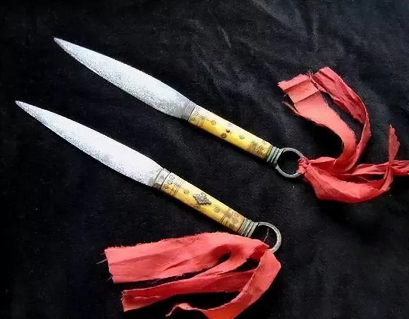 而所谓的"甩头一子",便是胜英使用暗器的独门绝学.