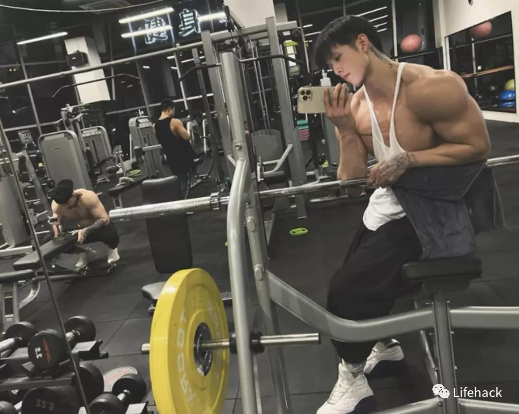 教练|上海教练因肌肉太大遭女生嫌弃，男生：好羡慕，想要