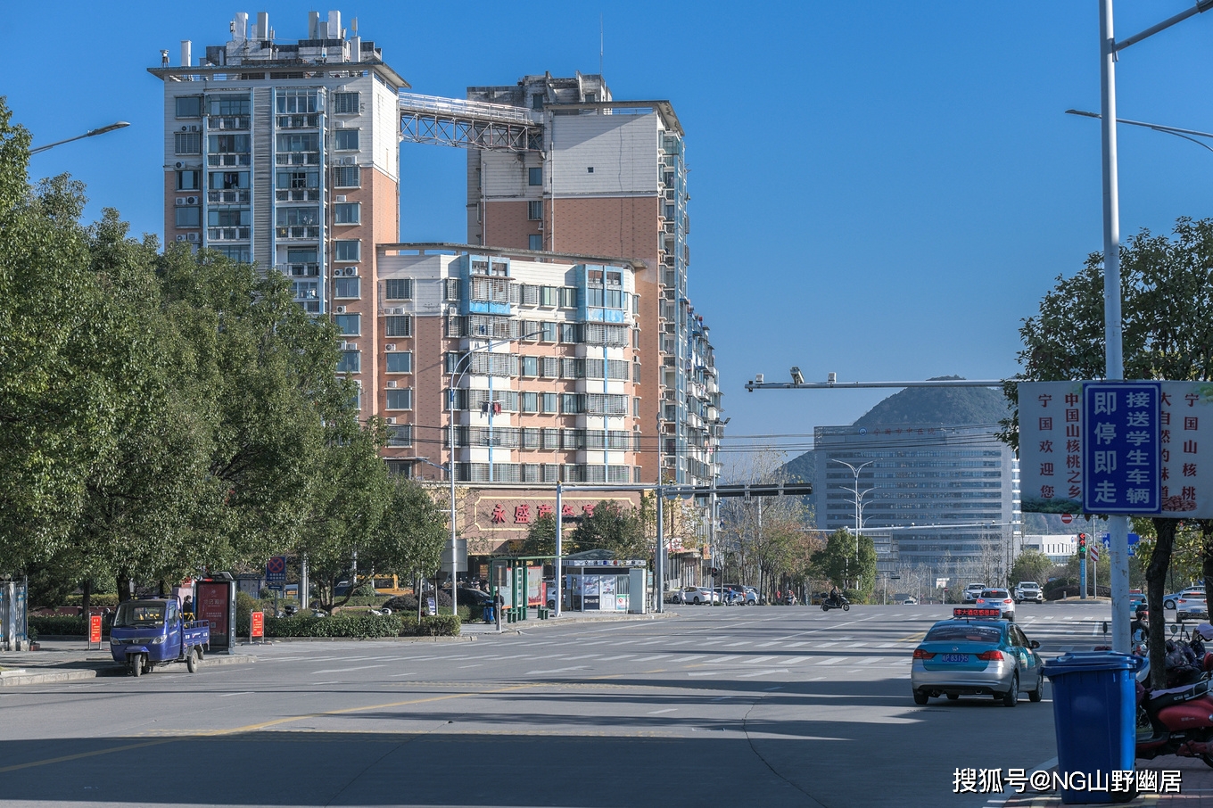 城南学校到鸡山段就是宁国城区最有历史文化市政公路了.