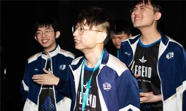 水晶哥直言李炫君,一句感慨让粉丝破防_圣枪_韦神_选手