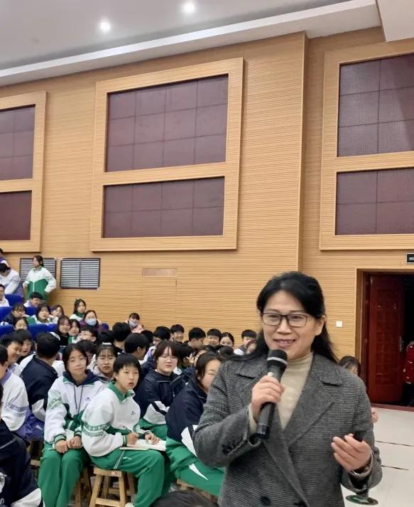 珍爱青春不负韶华山大附中实验学校初二年级学生成长专题讲座