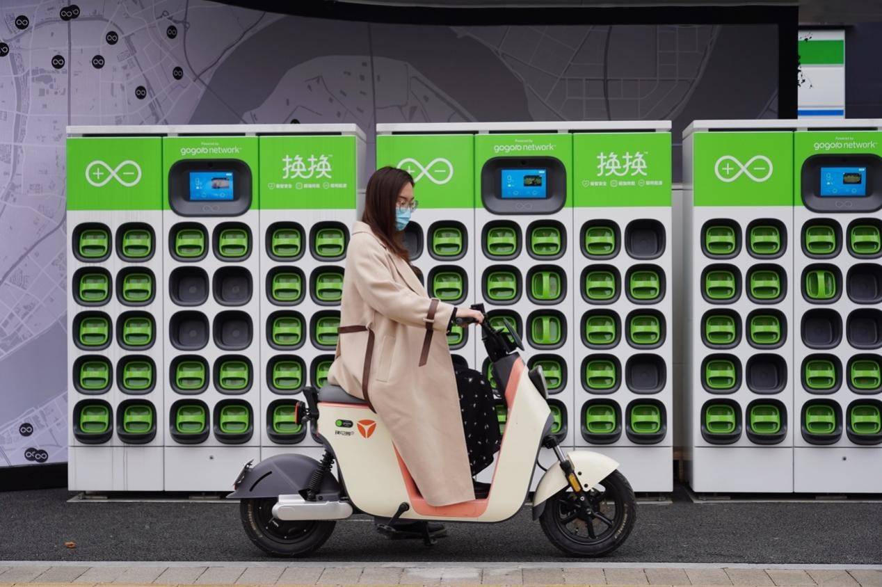 杭州白领图解换换智能换电"三步换电"步骤_电池_电动车_wendy