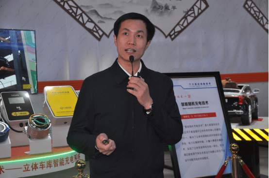 高唐县人民政府杨曙光县长首先向观摩团领导作高唐县创新引领高质量
