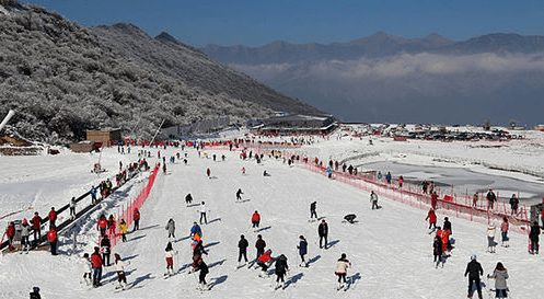 12月中旬~次年2月地點:四川茂縣九鼎山風景區九鼎山太子嶺滑雪場感受