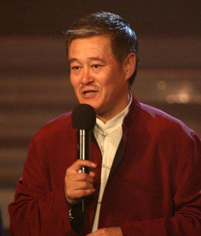 陈翰宾”粉丝也赞女方虽然是“白王艳儿子球球富美”