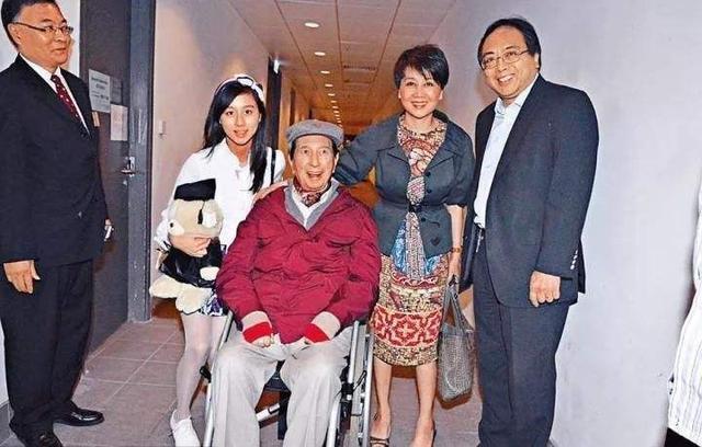 相貌平平的女护工邓咏诗,拿赌王1亿资产却嫁给初恋,手段太高明_何鸿燊
