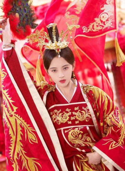 传统 有一种惊艳，叫当红女星穿上红色嫁衣，每一个都想叫娘子！