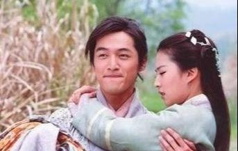 箱子|为什么公主抱都只拍近照？看到花絮知道真相，聪明的导演