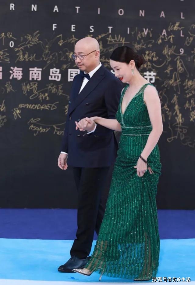 90后美女富豪手握350亿婚姻成谜早婚产女身价2000亿2021