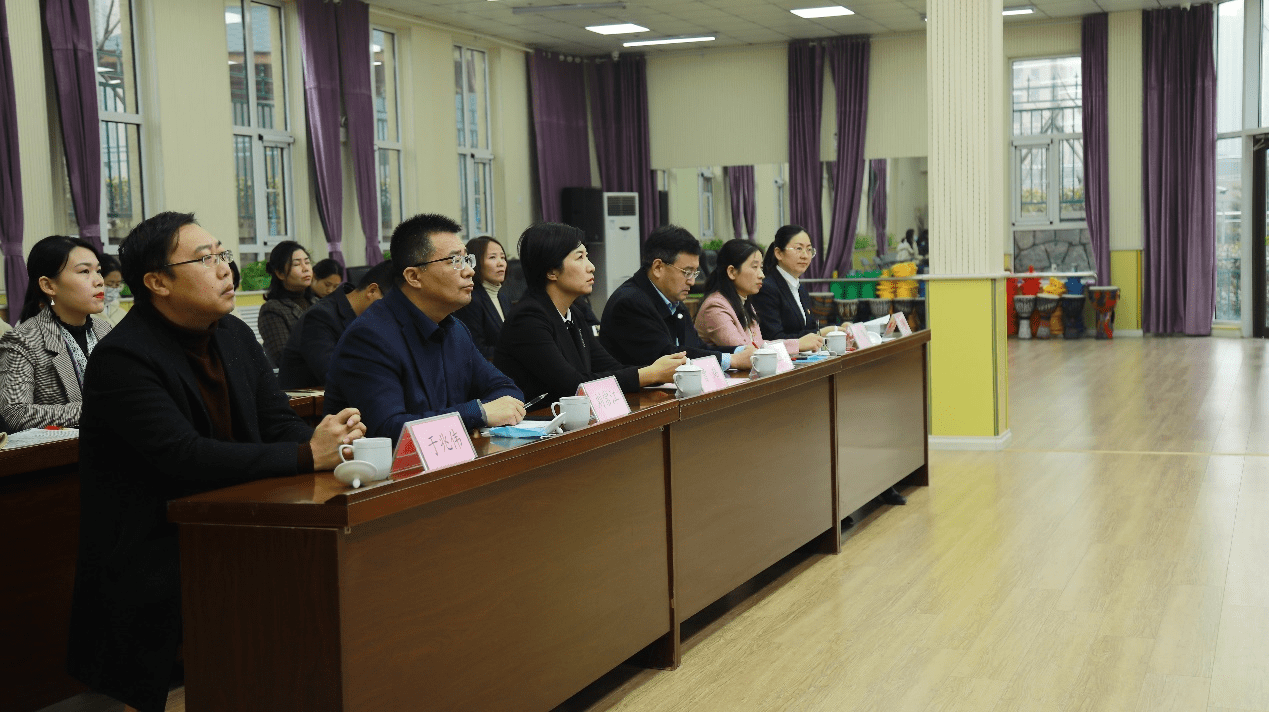 書記陳玉水,青島黃海學院合作發展處處長劉常江,靈山衛街道中心幼兒園