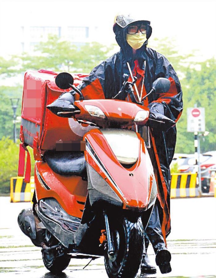 女星拒绝富商,与职员结婚,婚后送外卖养活3岁儿子_黄瑄_直播_兼职