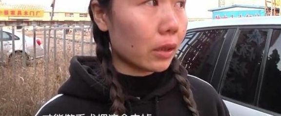 带着花7万给女儿做美容留疤，女儿哭着问：妈妈，什么时候才能去掉啊