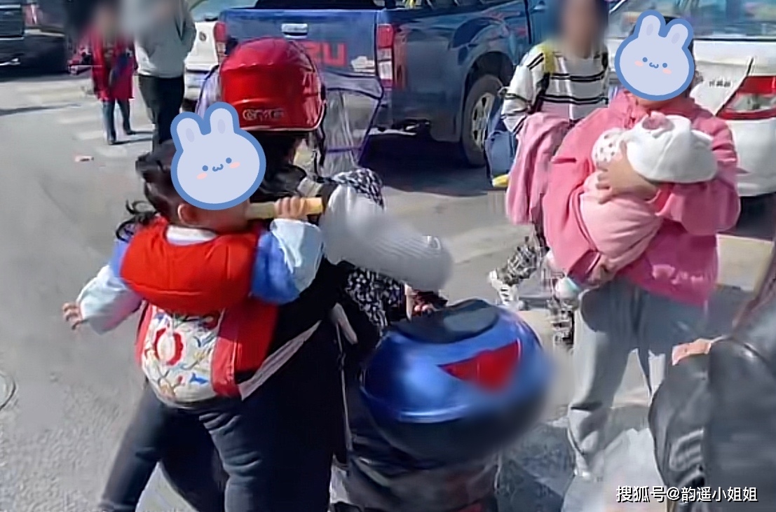 马苏|40岁马苏素颜现身路边摊,大口吃8块钱鱼粉,不戴口罩被路人无视