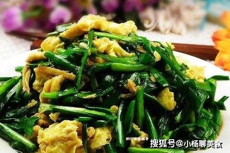 大肚子|鸡蛋配上它，大肚子没了，失眠好了！女人不想满脸皱纹，可以试试