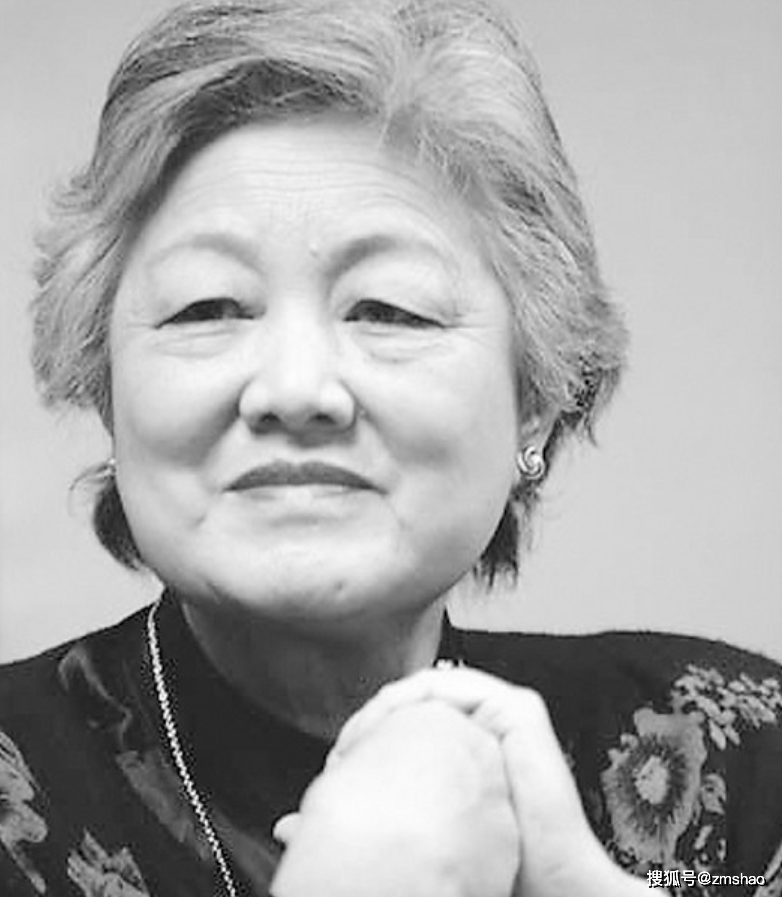 章含之一婚不幸二婚为乔冠华守寡25年死前选择与父亲合葬