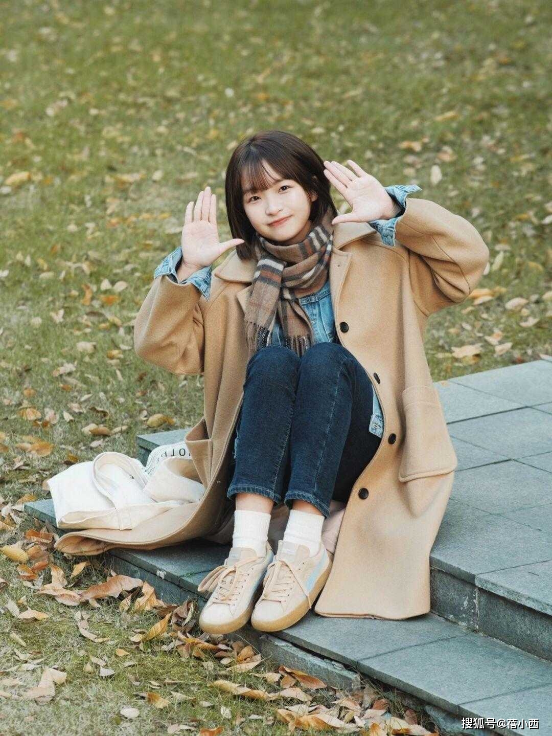 小个子 小个子入冬少穿“羽绒服”，建议多穿“大衣”，简约高级还耐看