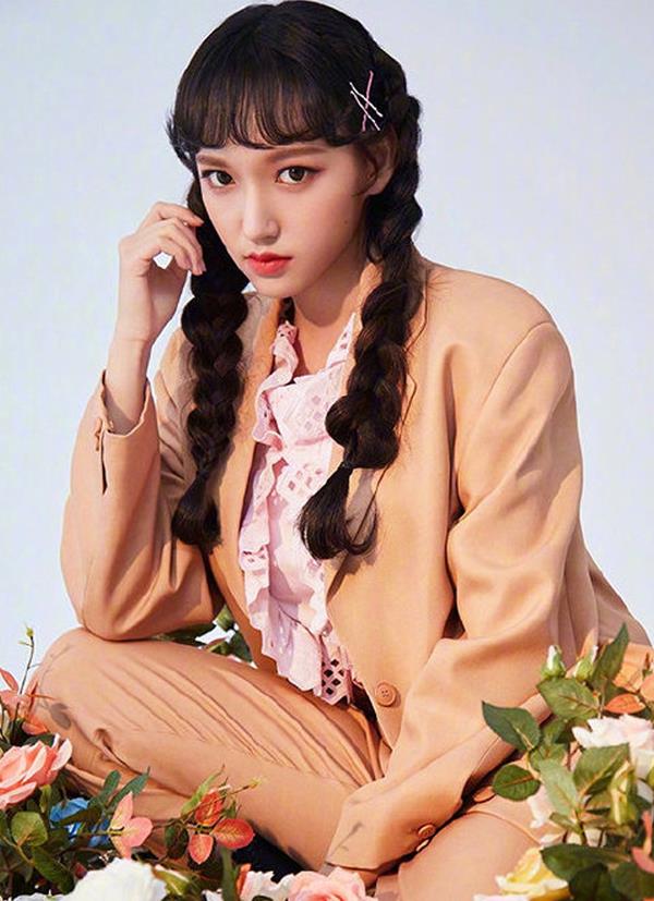 黄更淡 黄色怎么穿才显白？明星们亲自为你示范，争做2020春天最靓的仔