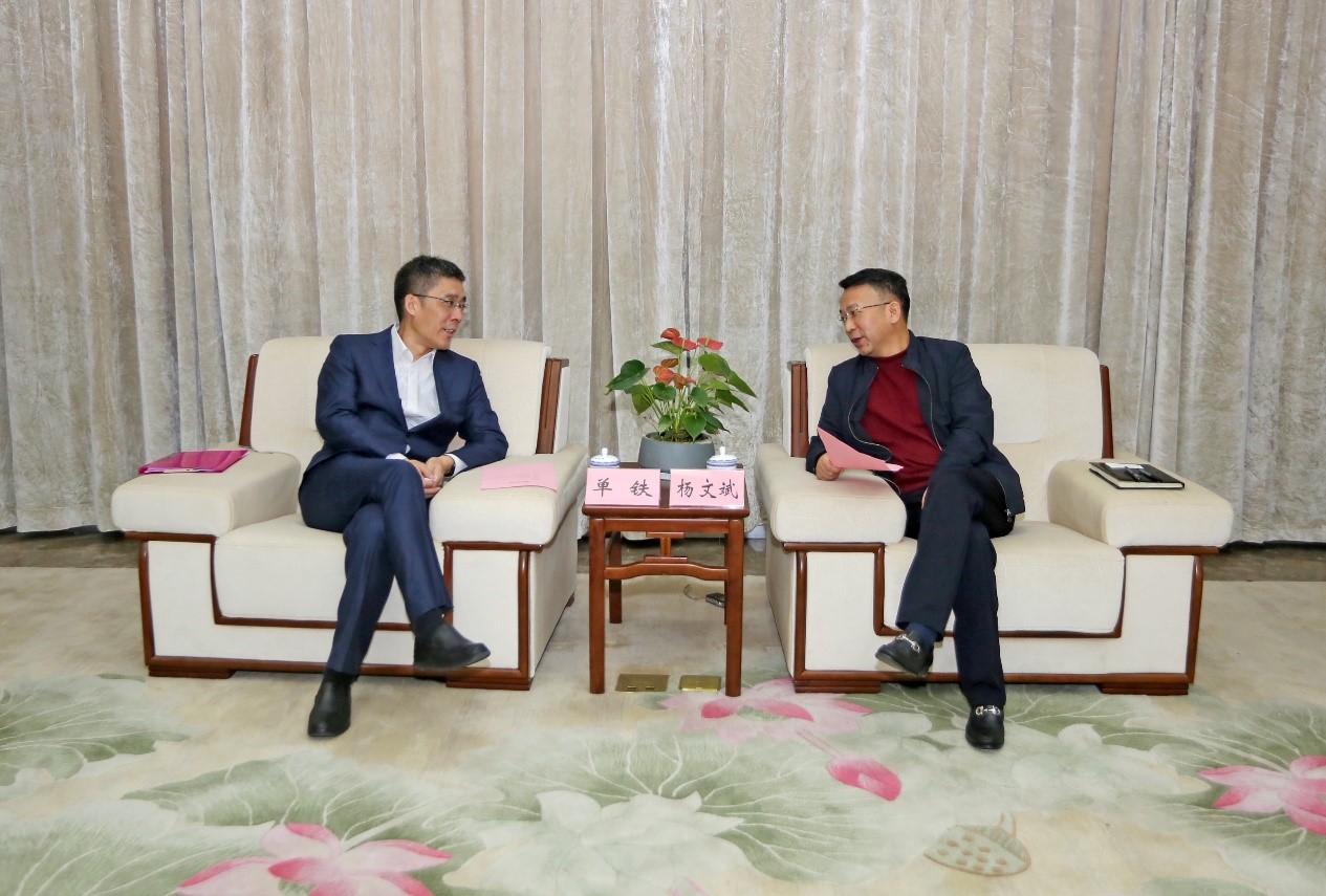 中体产业集团总裁单铁拜访九江市委副书记市长杨文斌