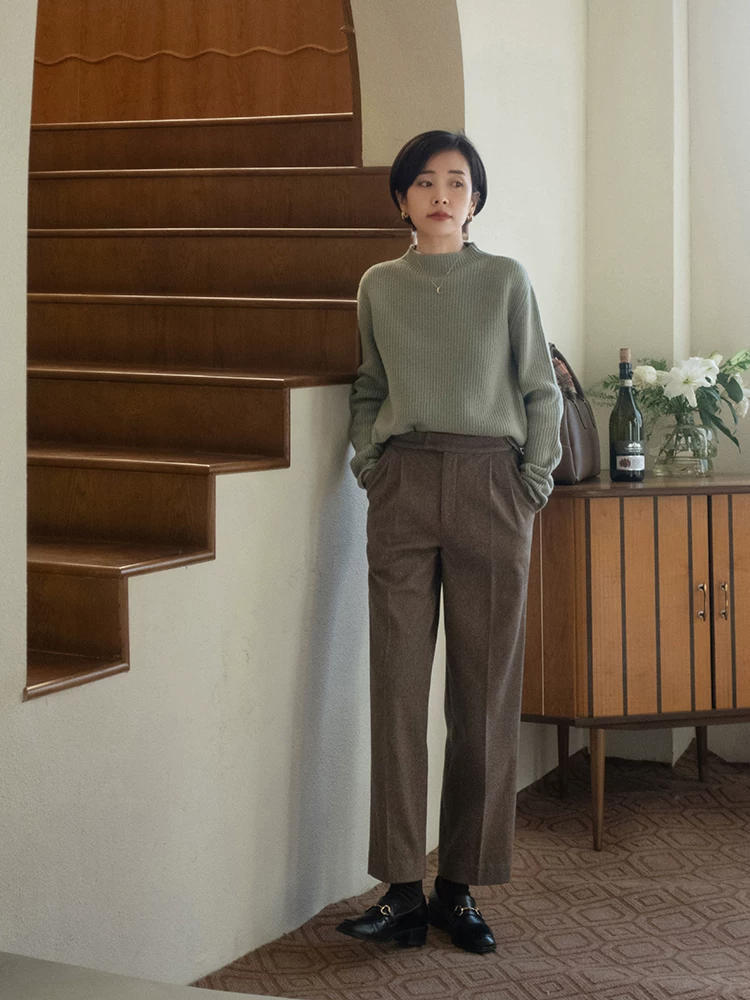 颜色 作为冬季最实用单品，“毛衣”能让你轻松演绎高级，适合熟女
