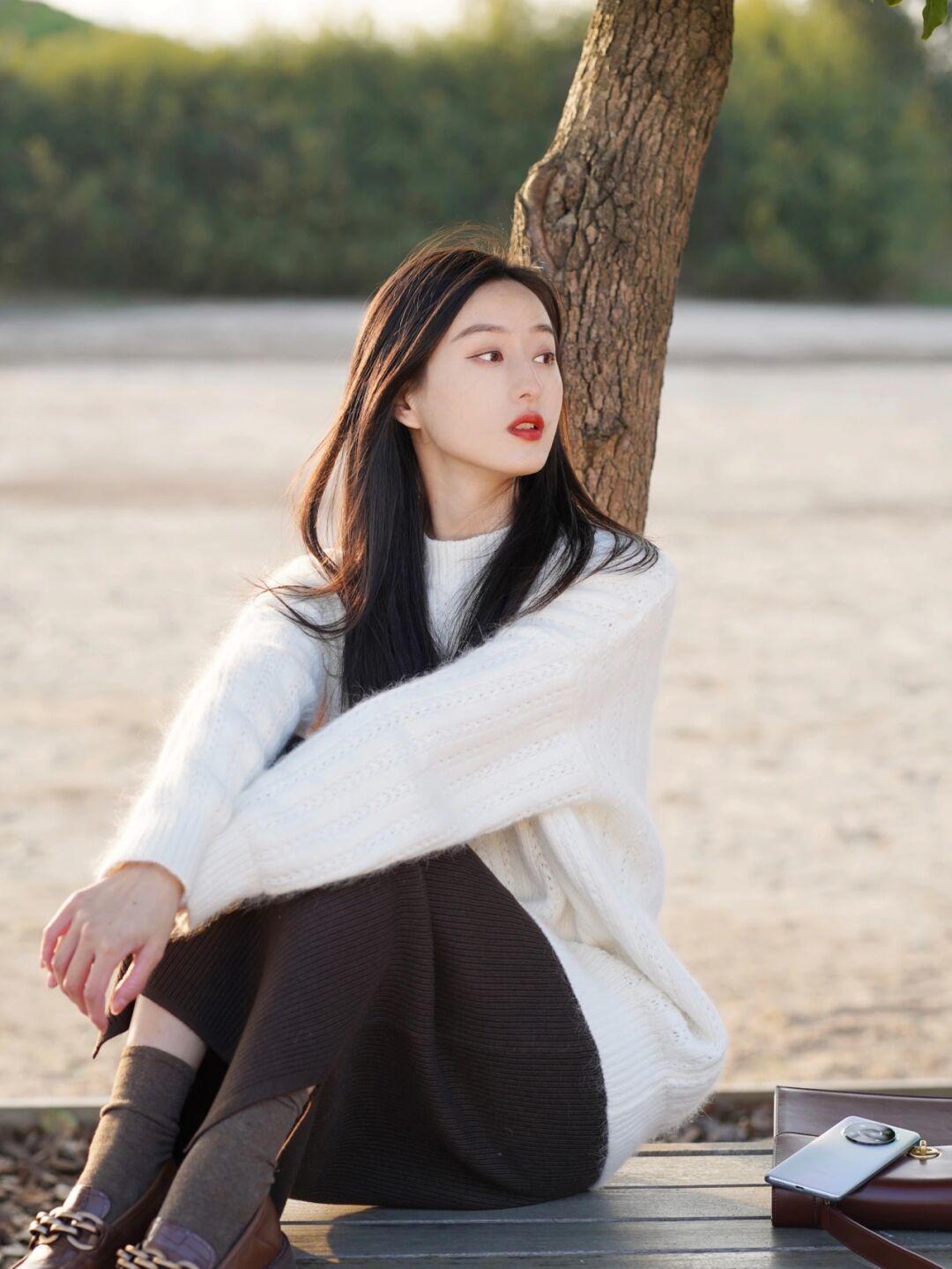 颜色 作为冬季最实用单品，“毛衣”能让你轻松演绎高级，适合熟女
