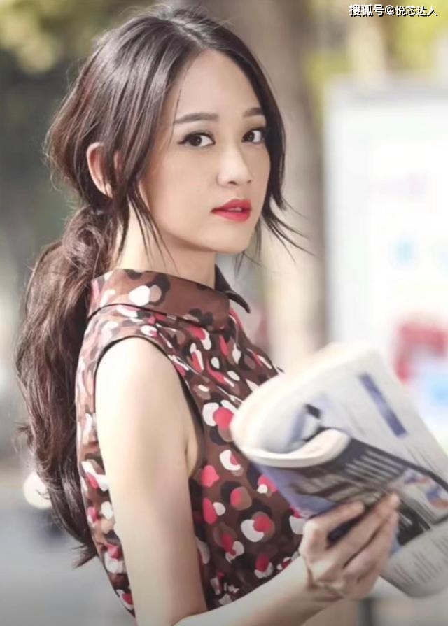 卷发发型很重要，建议轻熟女性剪这4种发型，时髦减龄好穿搭