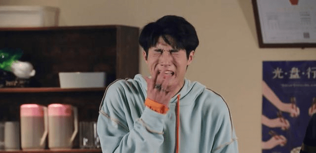 陈小春|《我们的滚烫人生》开播,高瀚宇乱说话被批评,陈小春早就说过他