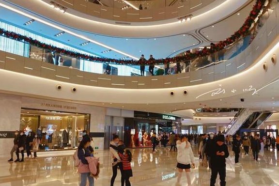 上海浦西地区“人气最旺”的商场，奢侈品都在排队，名字还很奇怪