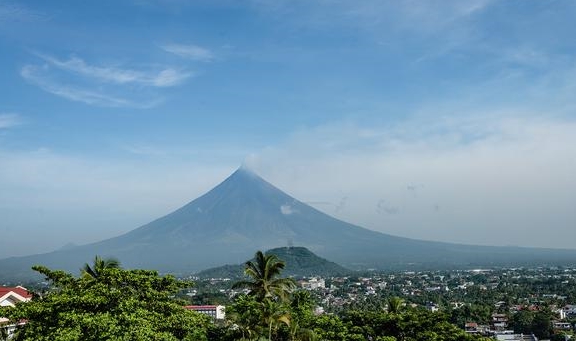 亚洲最活跃的火山：400年爆发了50次，比富士山还要壮观