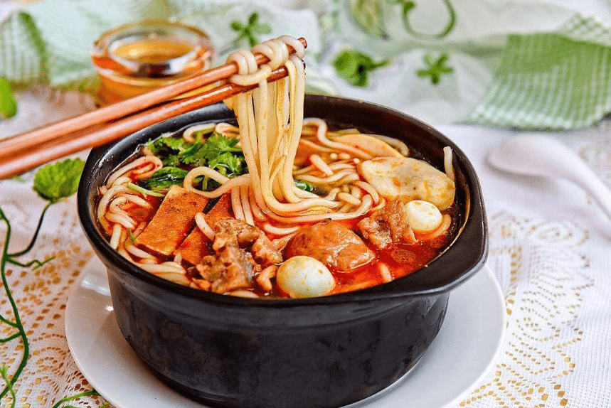 可以是羊肉,甚至可以是鸽子,米线,怎么说呢,冬天吃砂锅炖的食物,由内