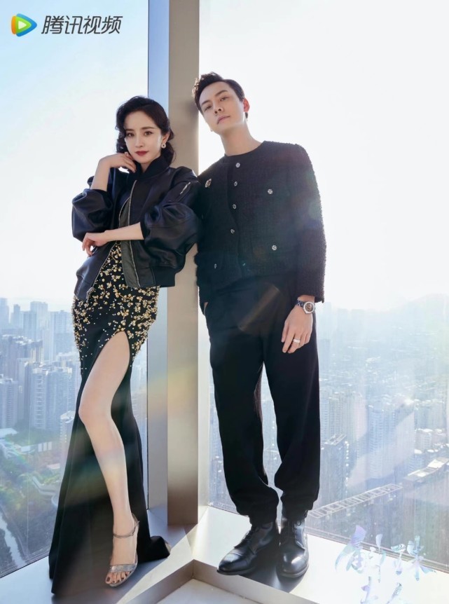 封神 杨幂新年造型惊艳曝光！穿“虎纹裙”封神太惊喜，虎年彻底开挂