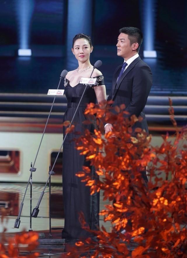 形象 成熟女人建议玩转深色系,看白百何的4款深色造型,很有魅力