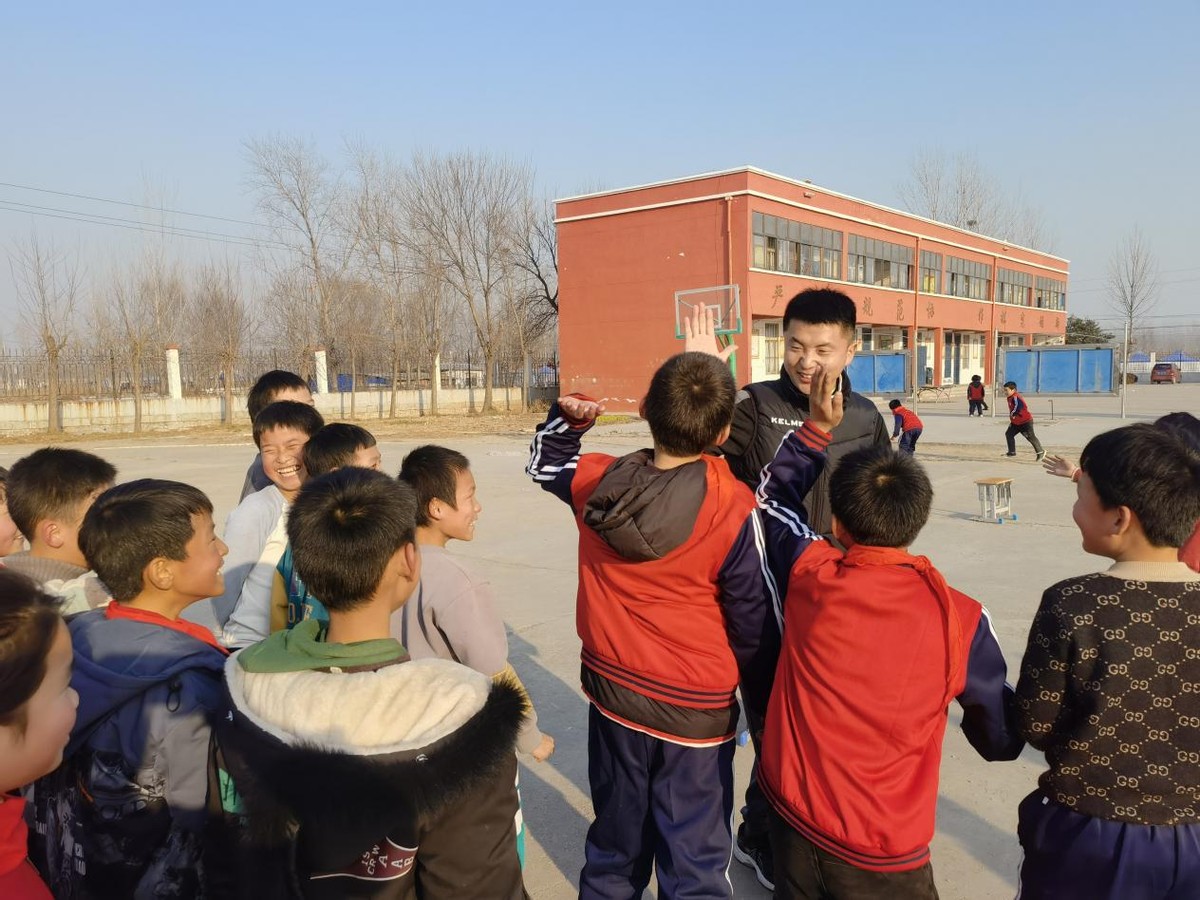 辛庄镇彭楼小学刘校长就少年宫活动开展的实际情况进行了详细介绍,并