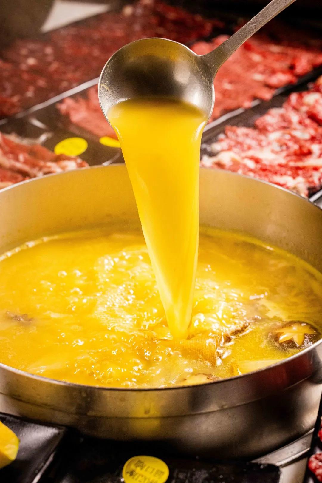 吃牛肉不止搭配清汤锅底,冬至还可以来点滋补金汤涮肉肉!