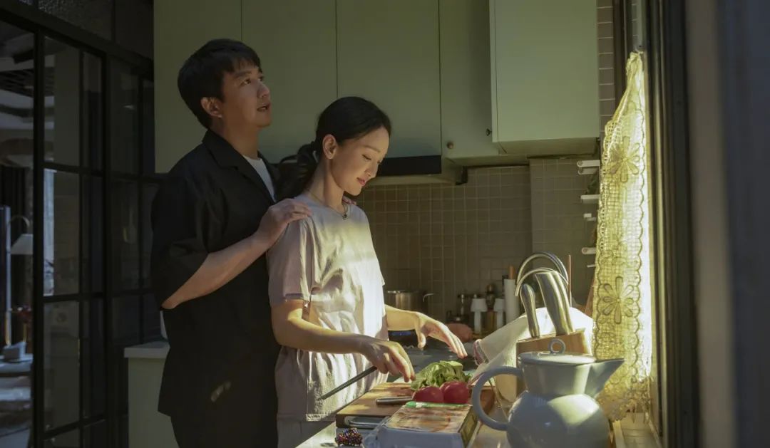 李萍|20年后的黄磊周迅，找到了「中年偶像剧」的打开方式？