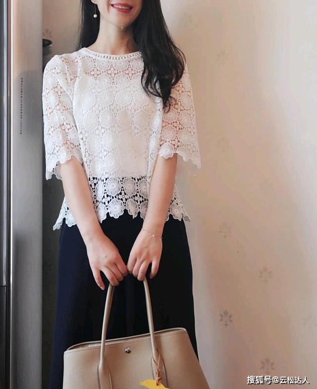 设计 40岁的女人已经不再年轻，但可以很优雅，会穿衣搭配很关键