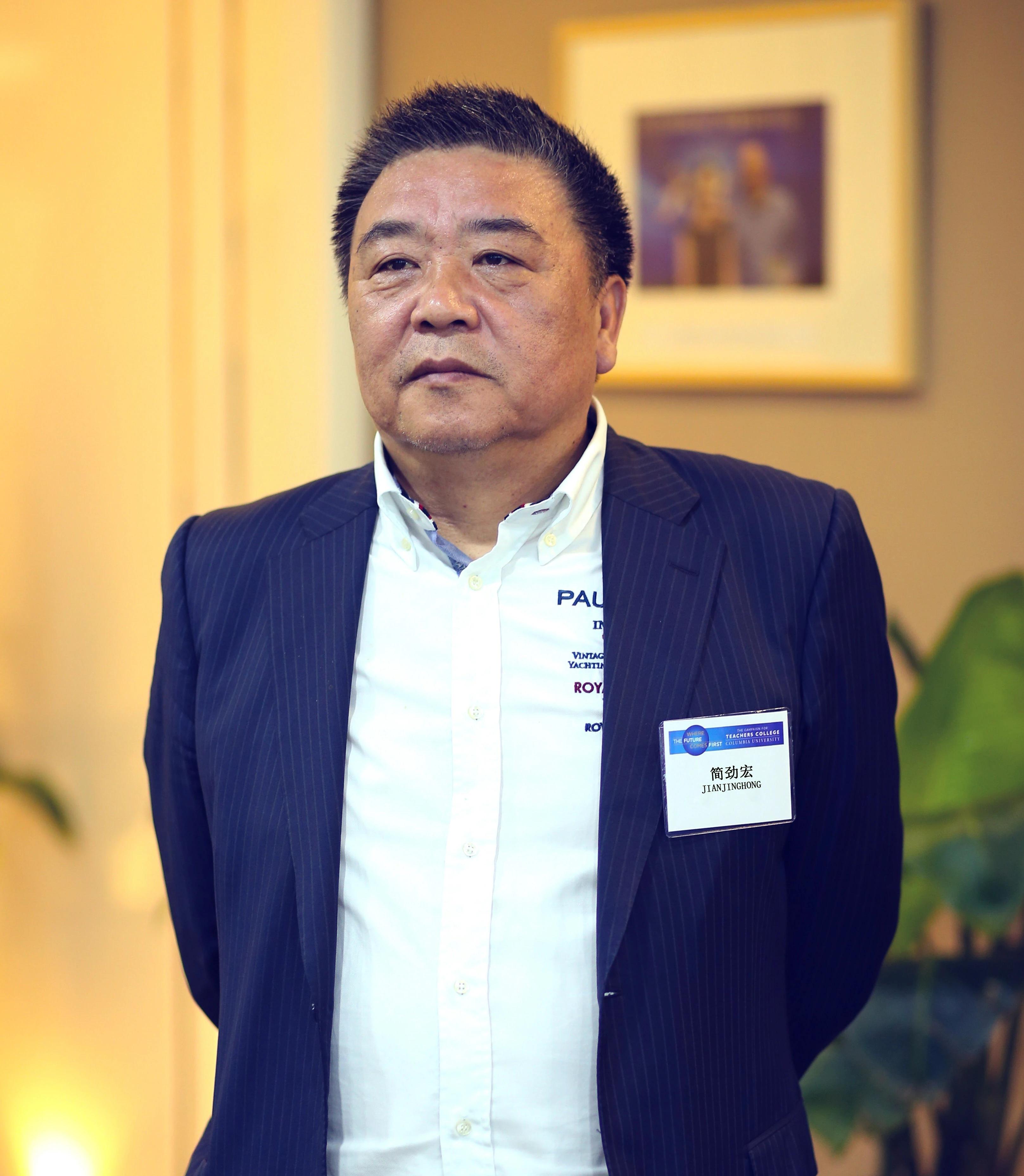 王浩波,毕业于浙江大学,2013年他作为爱莎国际教育集