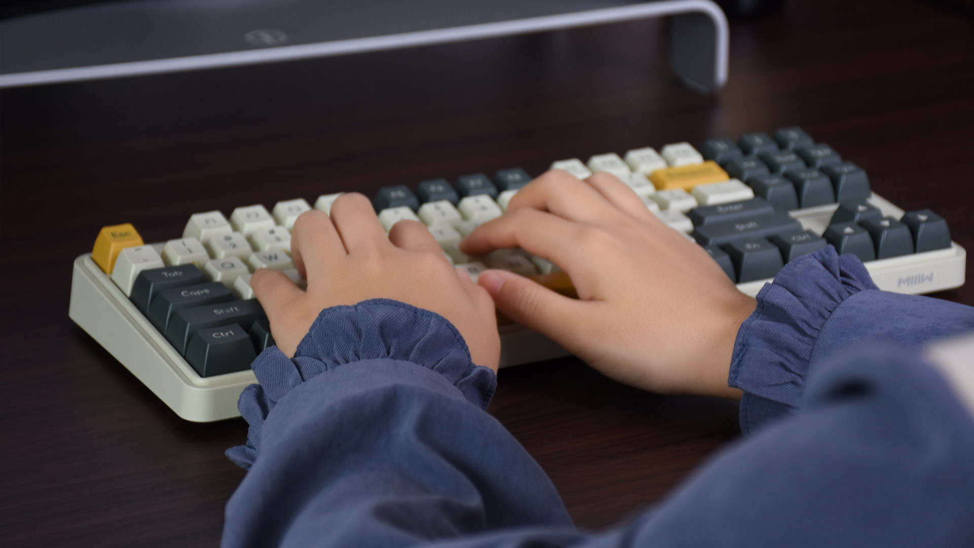 米物art系列机械键盘z870复古设计扎实体验